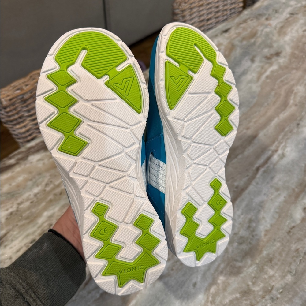 Women’s VIONIC Vayda slip on sneakers- Size 7 - Picture 8 of 9